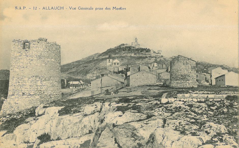 carte postale ancienne allauch -vue générale prise des Moulins