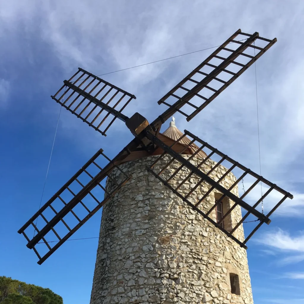 Les Moulins