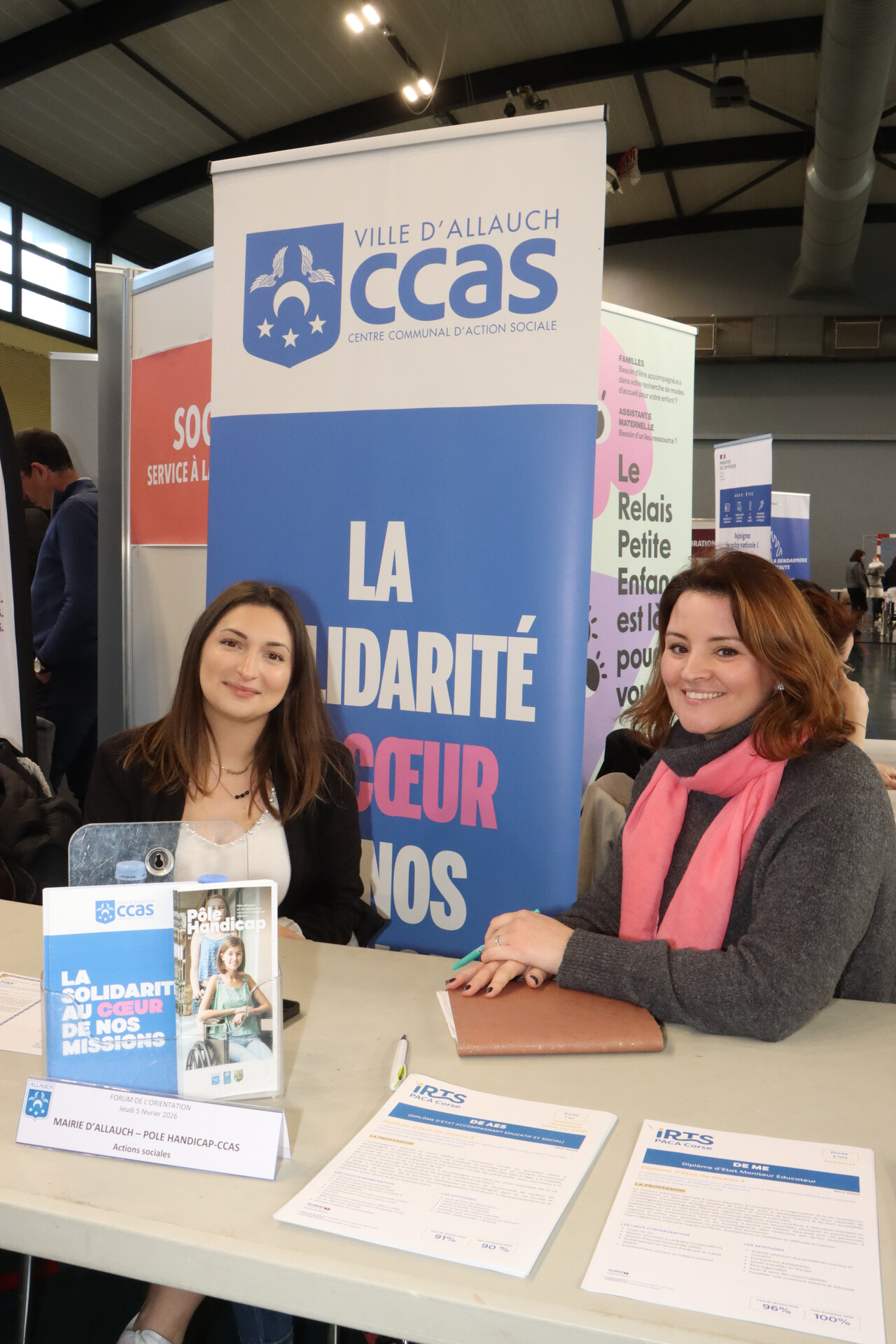 290 élèves de 4ème et de 3ème du collège Yves-Montand et 110 élèves de seconde du lycée Monte-Cristo d’Allauch ont participé, jeudi 5 février au gymnase Tommasi, à la 4ème édition du Forum des métiers et de l’orientation organisé par la Ville d’Allauch.