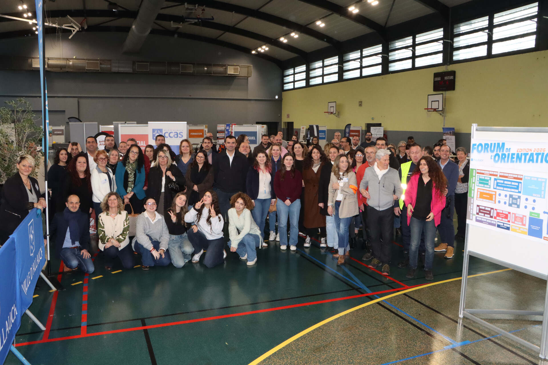 290 élèves de 4ème et de 3ème du collège Yves-Montand et 110 élèves de seconde du lycée Monte-Cristo d’Allauch ont participé, jeudi 5 février au gymnase Tommasi, à la 4ème édition du Forum des métiers et de l’orientation organisé par la Ville d’Allauch.
