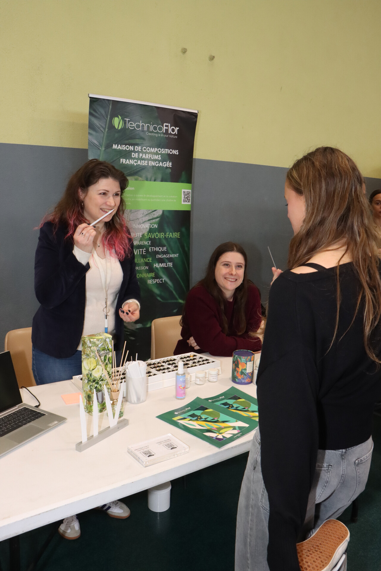 290 élèves de 4ème et de 3ème du collège Yves-Montand et 110 élèves de seconde du lycée Monte-Cristo d’Allauch ont participé, jeudi 5 février au gymnase Tommasi, à la 4ème édition du Forum des métiers et de l’orientation organisé par la Ville d’Allauch.