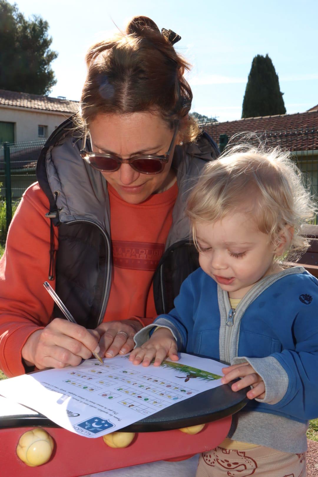 Venus en nombre, ce sont plus de 700 petits Allaudiens qui se sont une nouvelle fois régalés lors de la traditionnelle Chasse aux Œufs organisée au complexe sportif de Pié d’Autry, pour le plus grand bonheur de leurs parents.