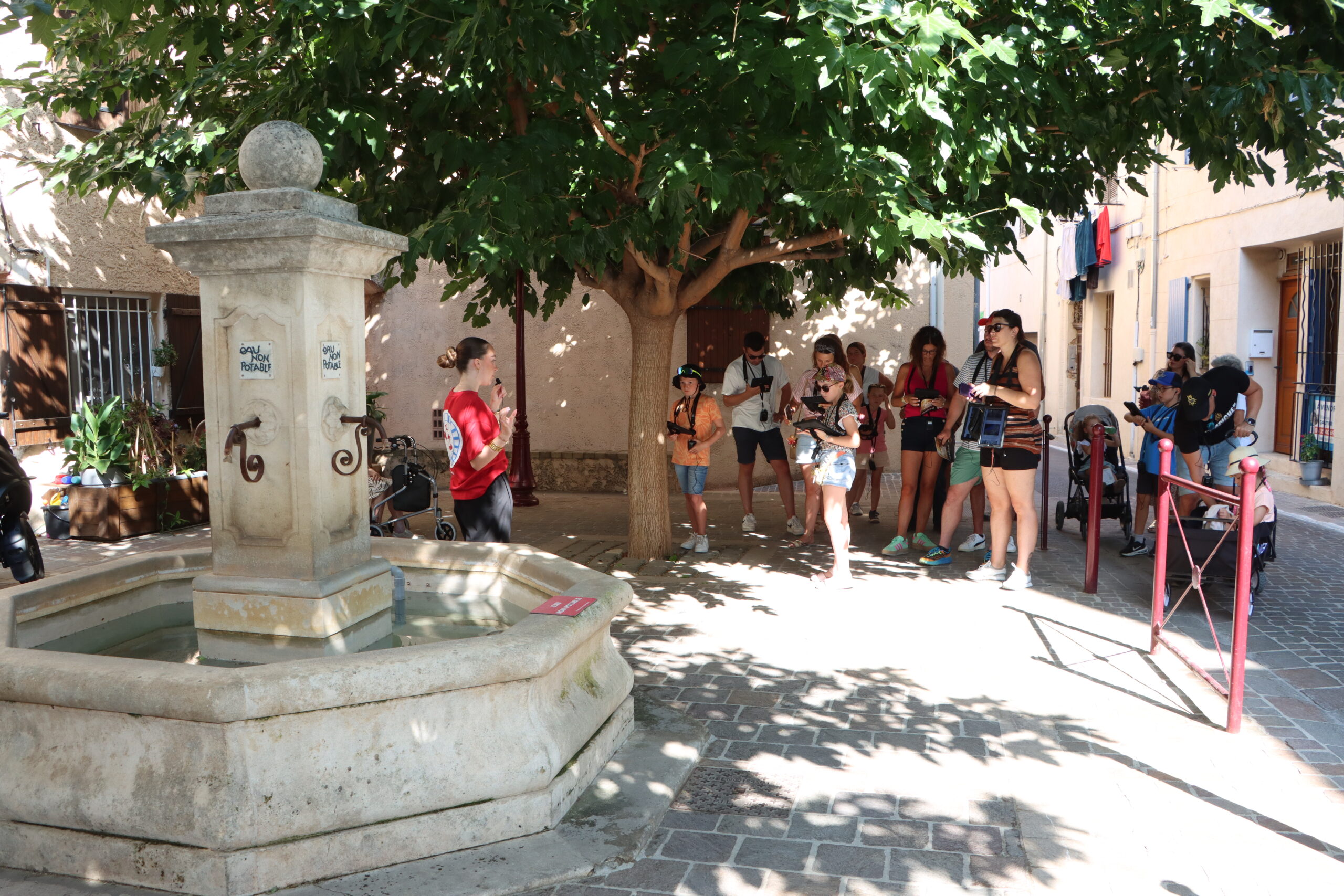 Marchez dans les pas de vos acteurs préférés de la série "Plus Belle La Vie, encore plus belle" et découvrez l'envers du décor grâce au circuit touristique de la Ville d'Allauch.