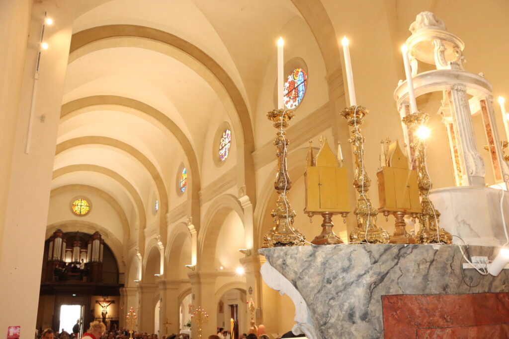 église saint sébastien du centre du village d'allauch