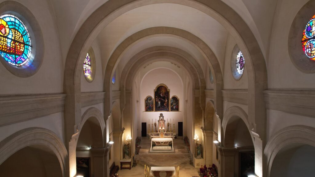 église saint sébastien du centre du village d'allauch