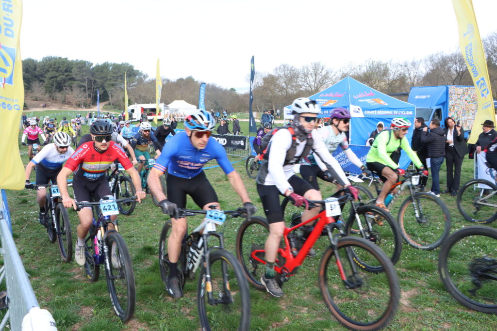 participez aux raids Off Road, des randonnées VTT chronométrées et en compétition, dans le coeur du parc départemental de Pichauris